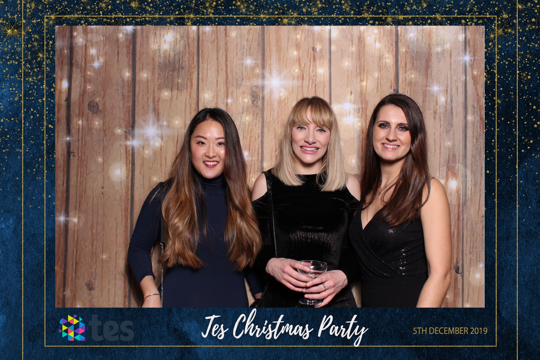 Tes Christmas party  | View more photos from the event at gallery.magicimages.uk/u/MagicImages/Tes-Christmas-party